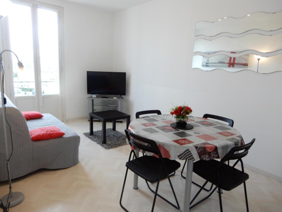 La Vue Mers: Panoramic Sea Views with Beach-Side Convenience Exterior photo